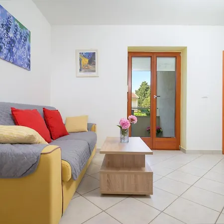 Apartman Charming Lana In Premantura