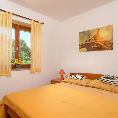 Charming Lana In Apartamento